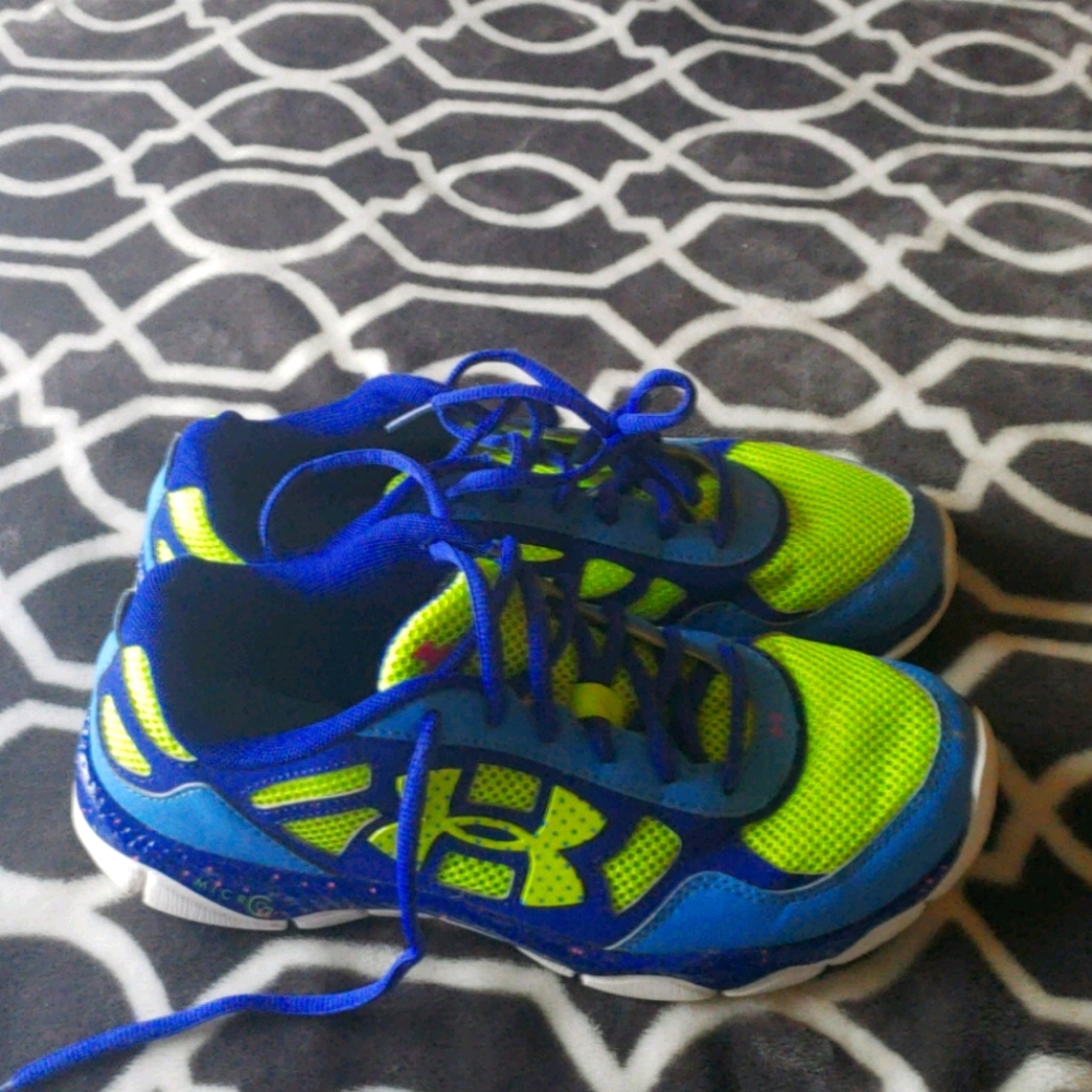 Ladies running shoes